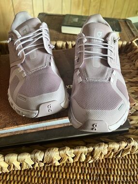 On Cloud - Blush Pink Lightweight sneakers.